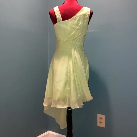 Beautiful Chartreuse Green Cocktail Dress Size 4 - Picture 7 of 15